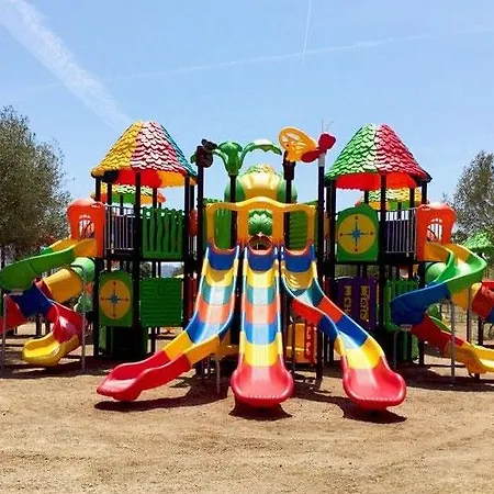 Centro Vacanze Isuledda מלון 4*
