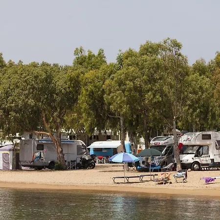 מלון Centro Vacanze Isuledda 4*