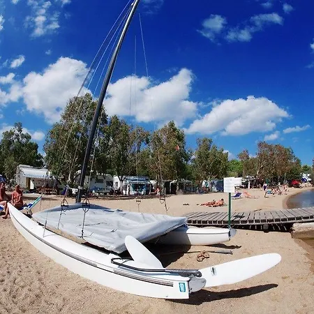 Centro Vacanze Isuledda מלון קניגיונה