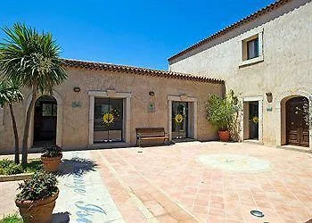 Centro Vacanze Isuledda מלון