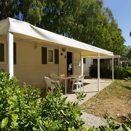 Centro Vacanze Isuledda 4* קניגיונה