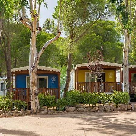 Centro Vacanze Isuledda מלון 4*