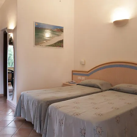 Centro Vacanze Isuledda Hotell 4*