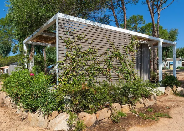 فندق Centro Vacanze Isuledda 4*